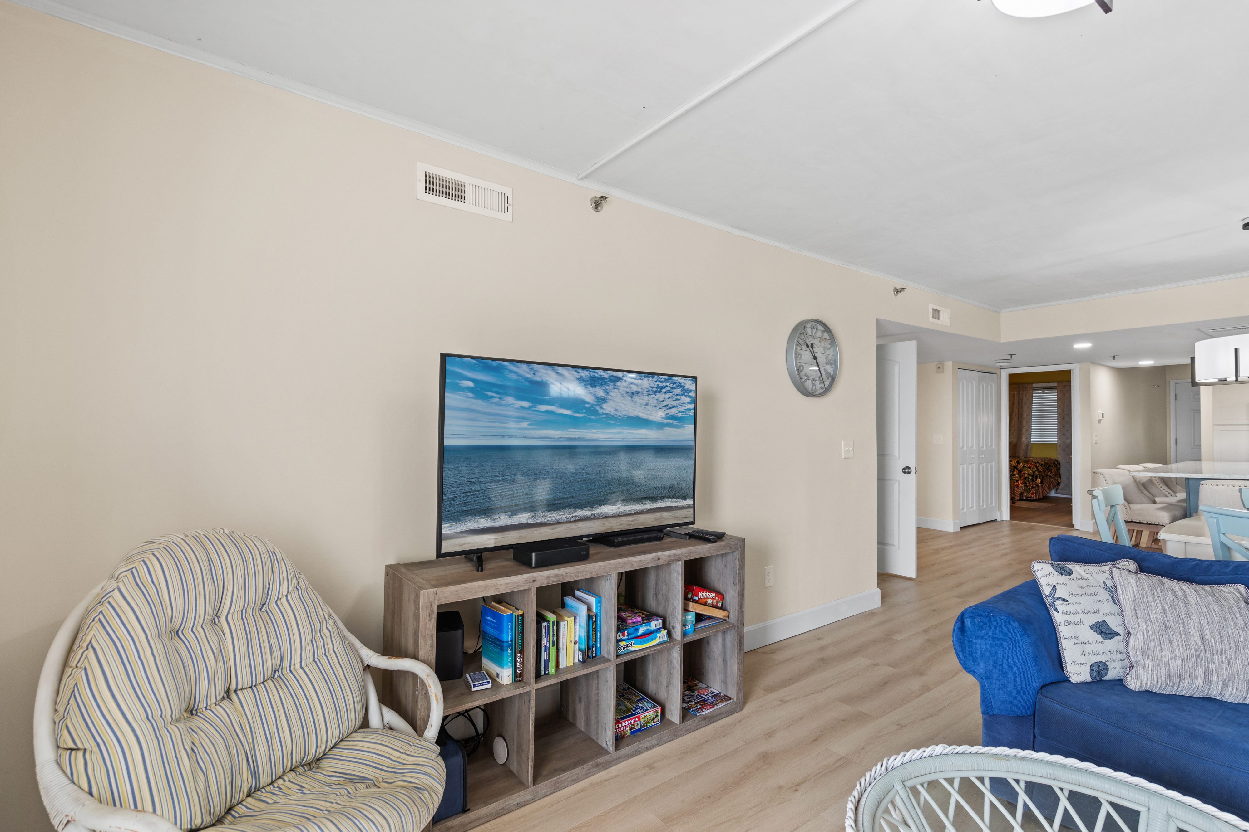 Flat Screen TV, Free Wi-Fi, and Ocean Views that will completely captivate you.