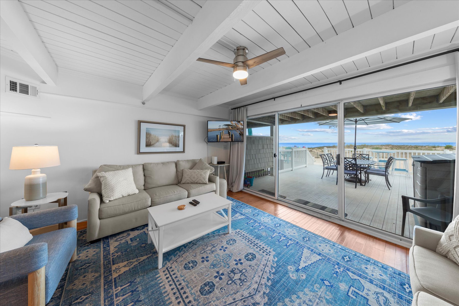 Enjoy the warmth of the natural sunlight beaming through the balcony!