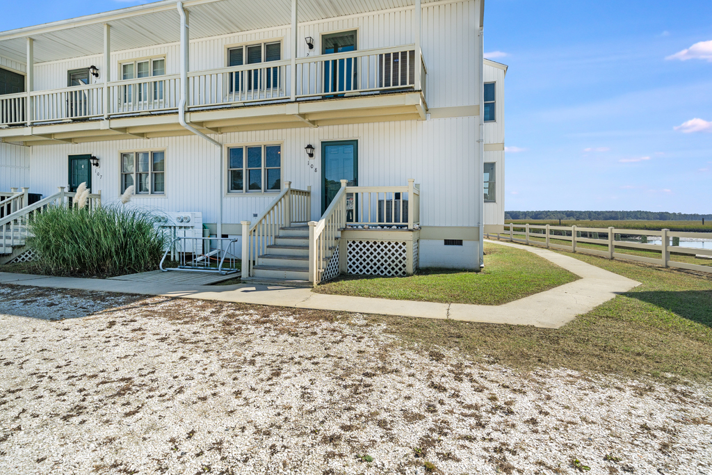 Channel Retreat is located on the 1st Floor with just a couple of steps.