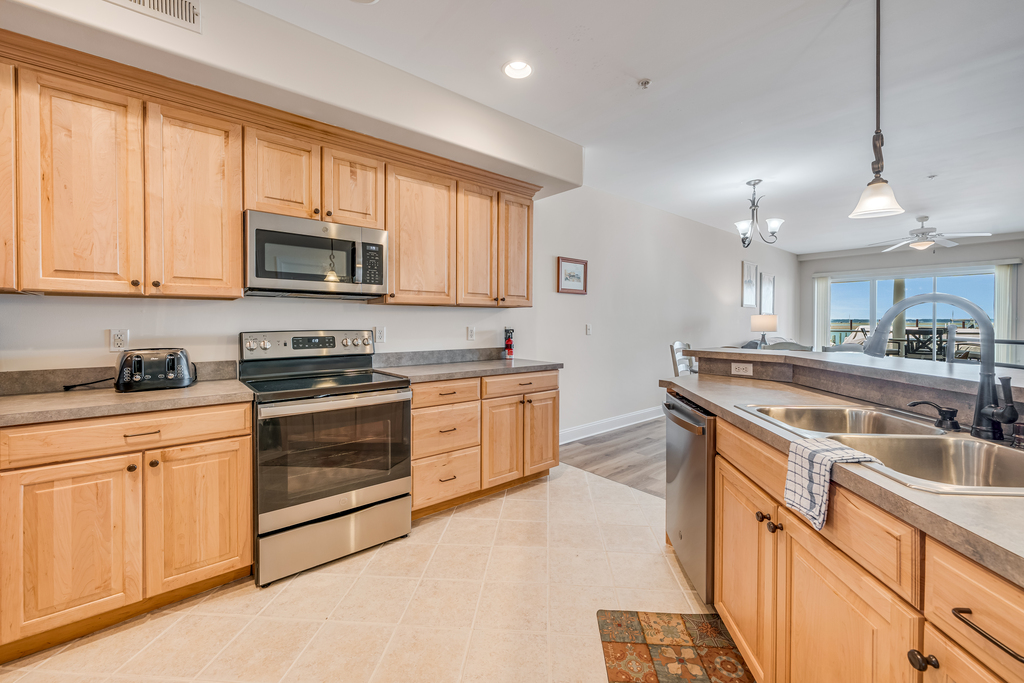 Well-stocked with all you need to make mealtime a bay breeze.