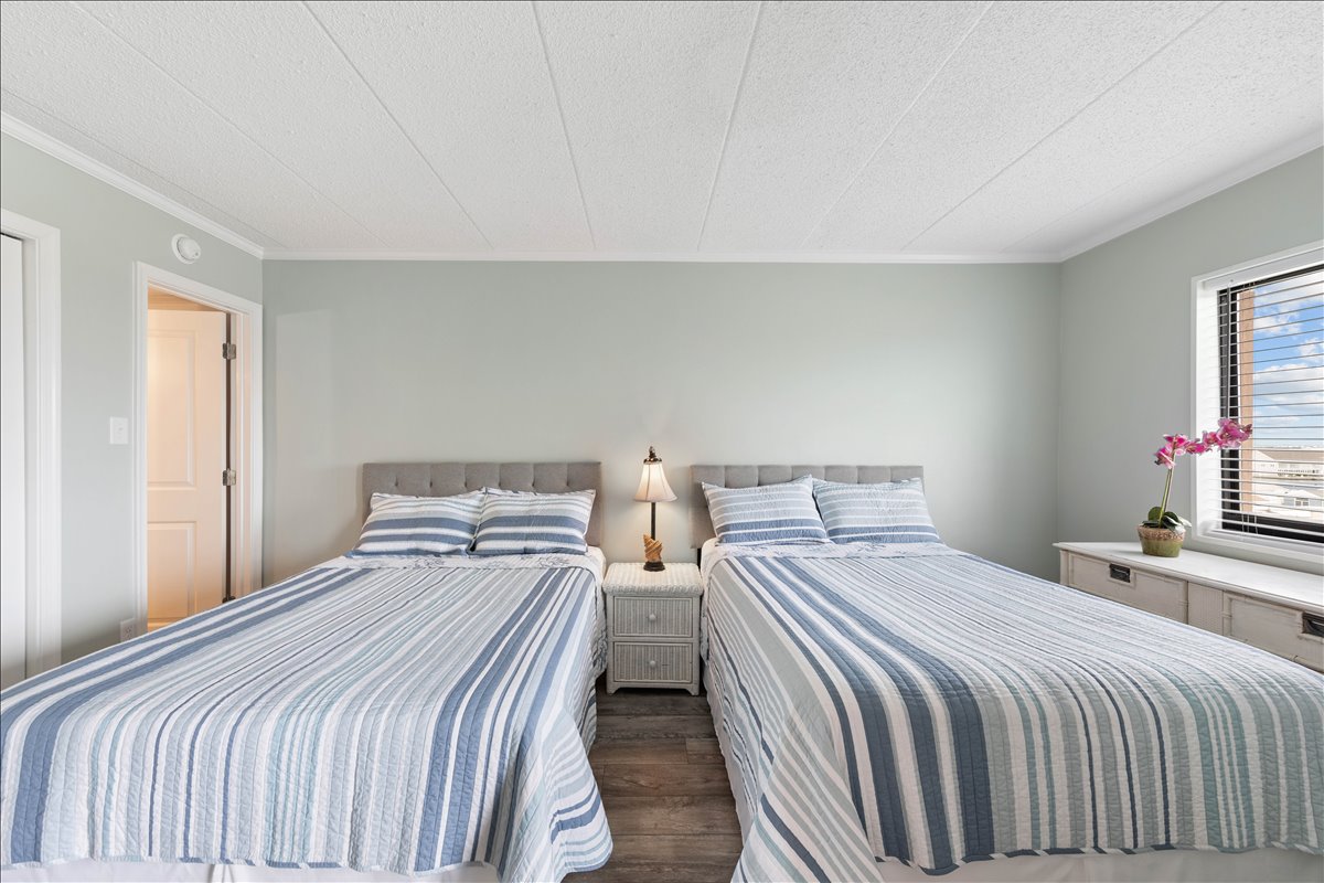 2 Cozy Full Beds will sleep up to 4.