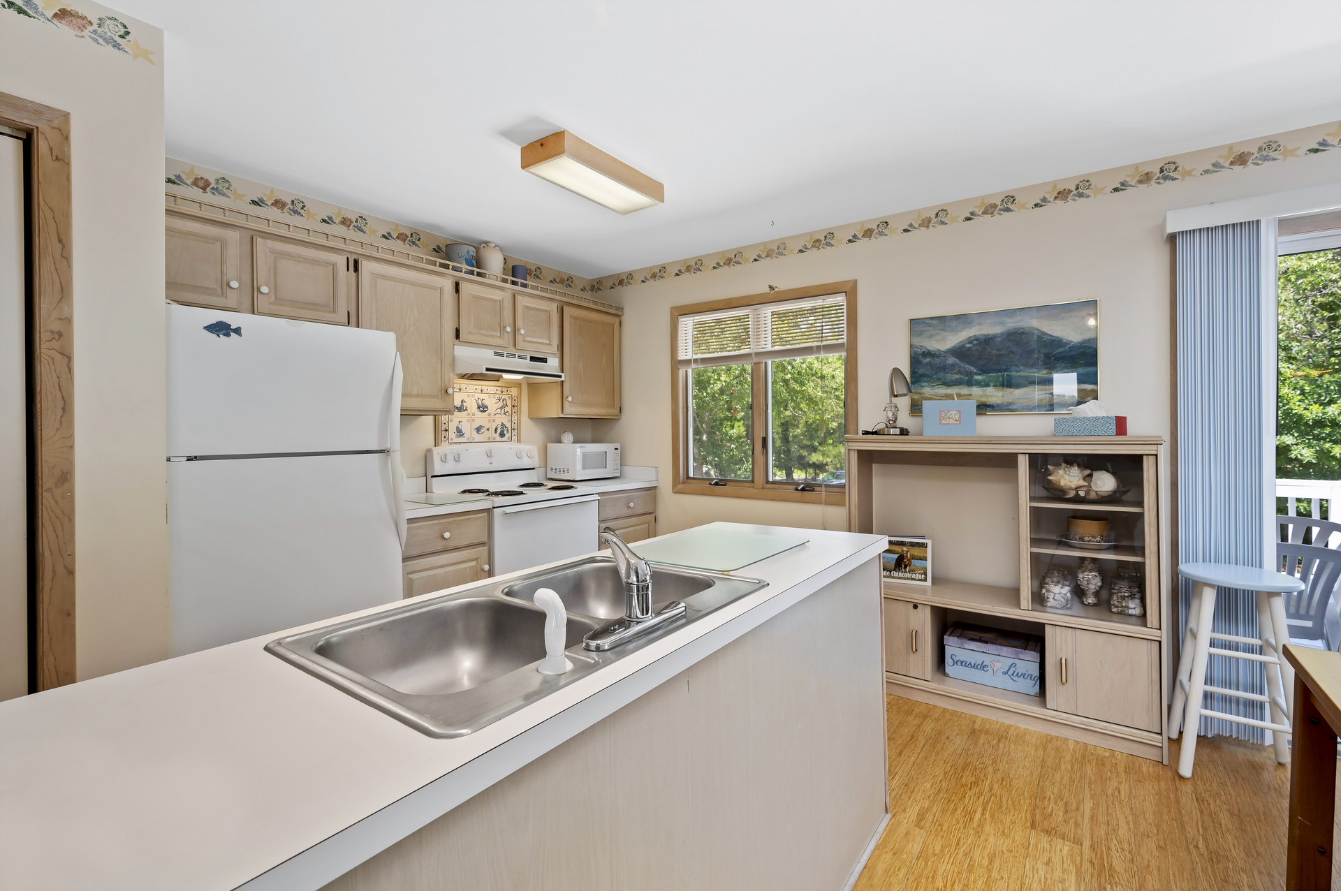 The Happy Crab is light, bright, and open.