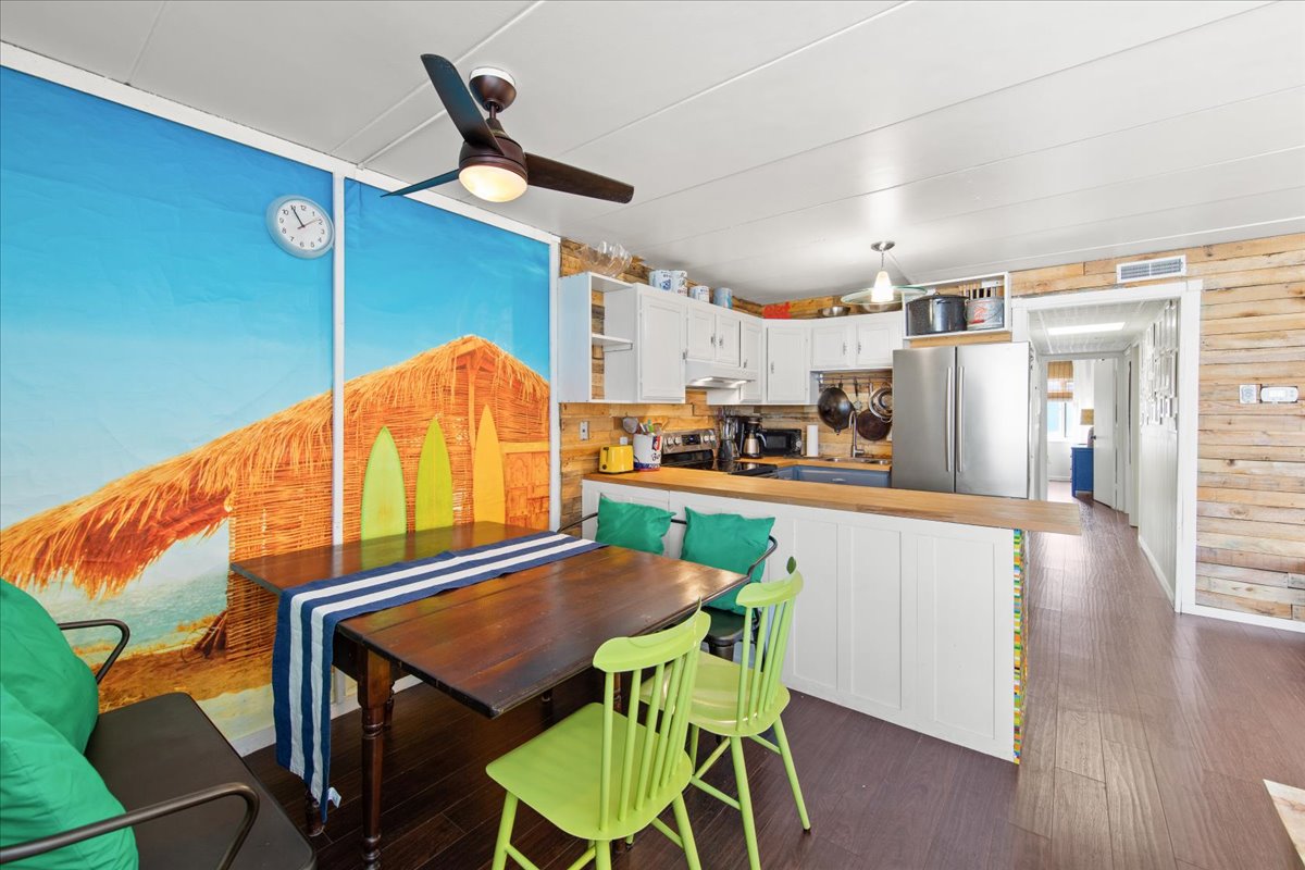 Or grab Take-Out from one of the many nearby amazing restaurants.