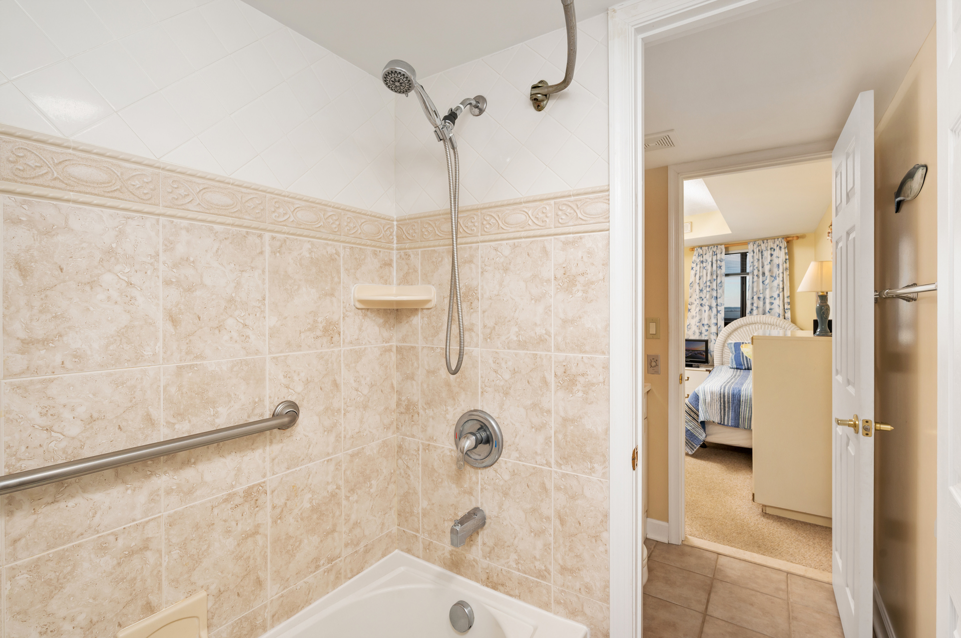 Shared Shower/Tub Combo area connects both Toilet/Vanity areas.