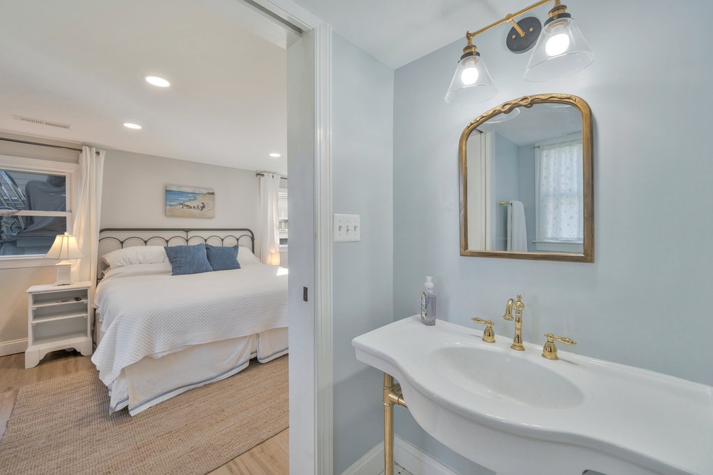 Private Master Bath.