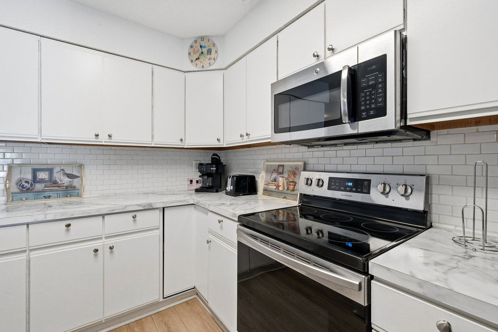The open and bright kitchen is sure to WOW!