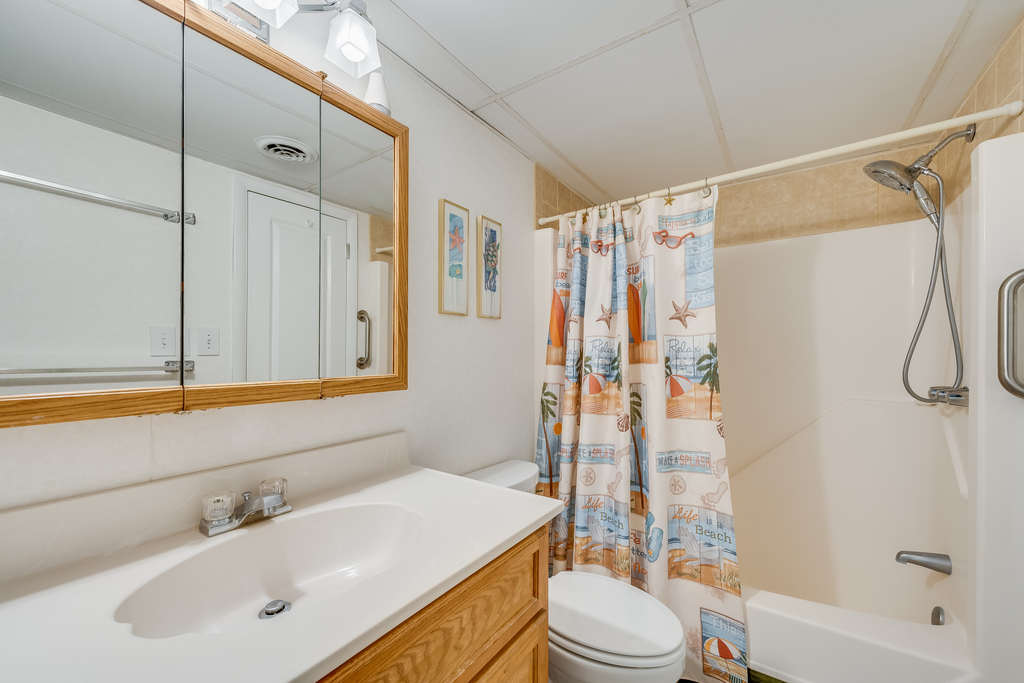 The Full Bath offers a Shower/Tub Combo.