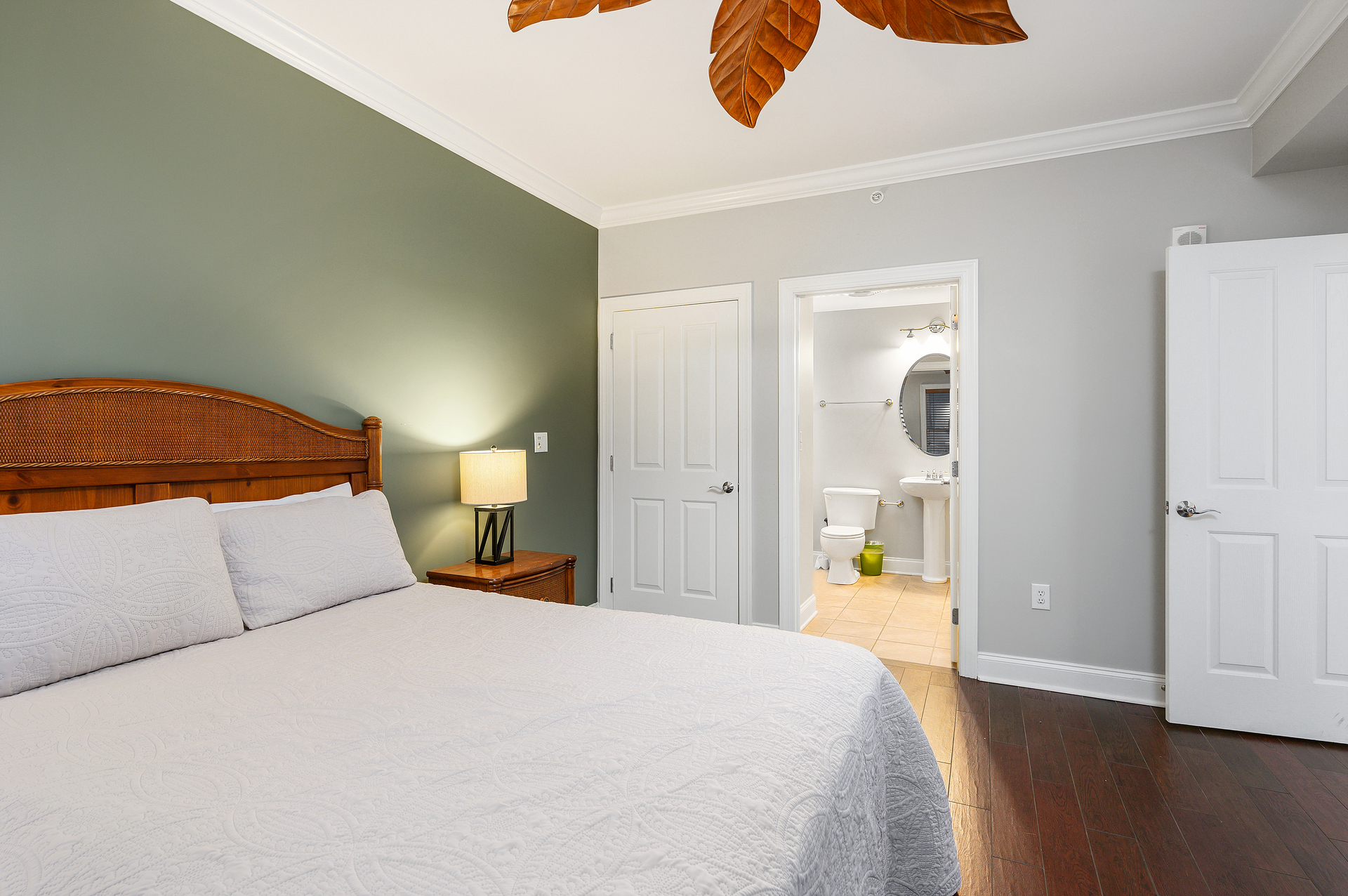 The en-suite Bathroom will be a convenience!