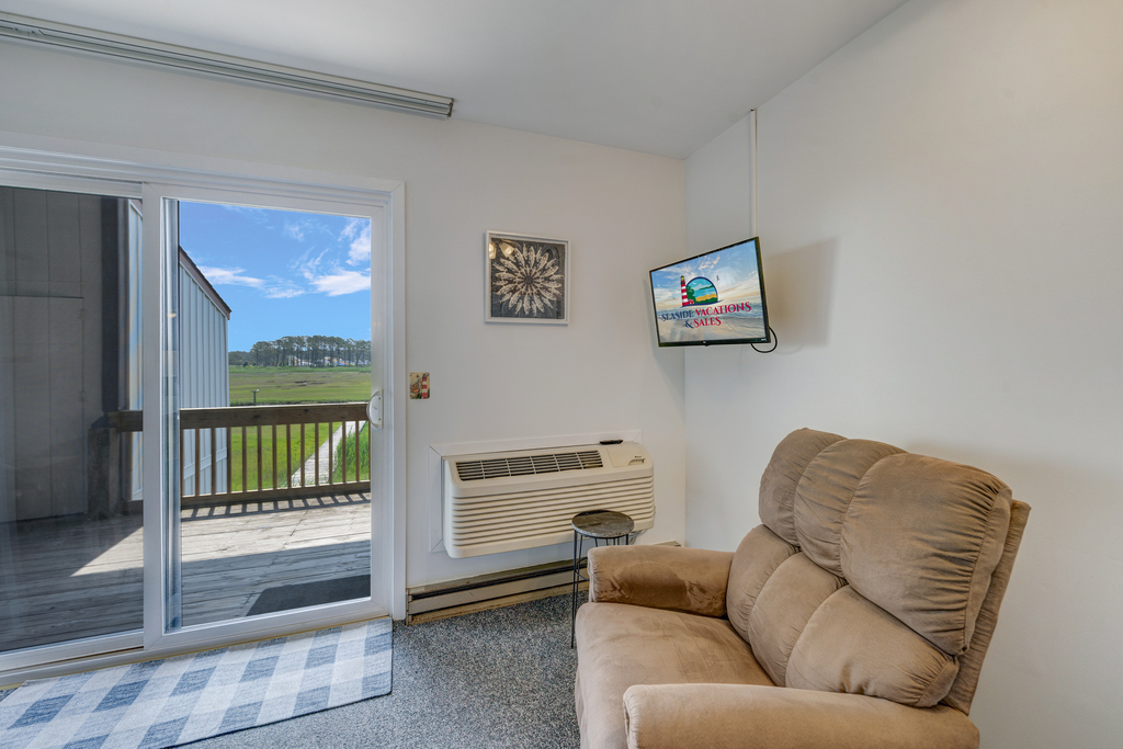 This lovely Studio features Flat Screen Cable TV and Free WiFi.