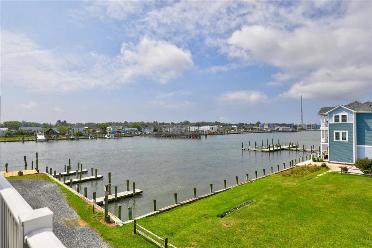 Gorgeous Views and Boat Slip for Boats up to 20ft.