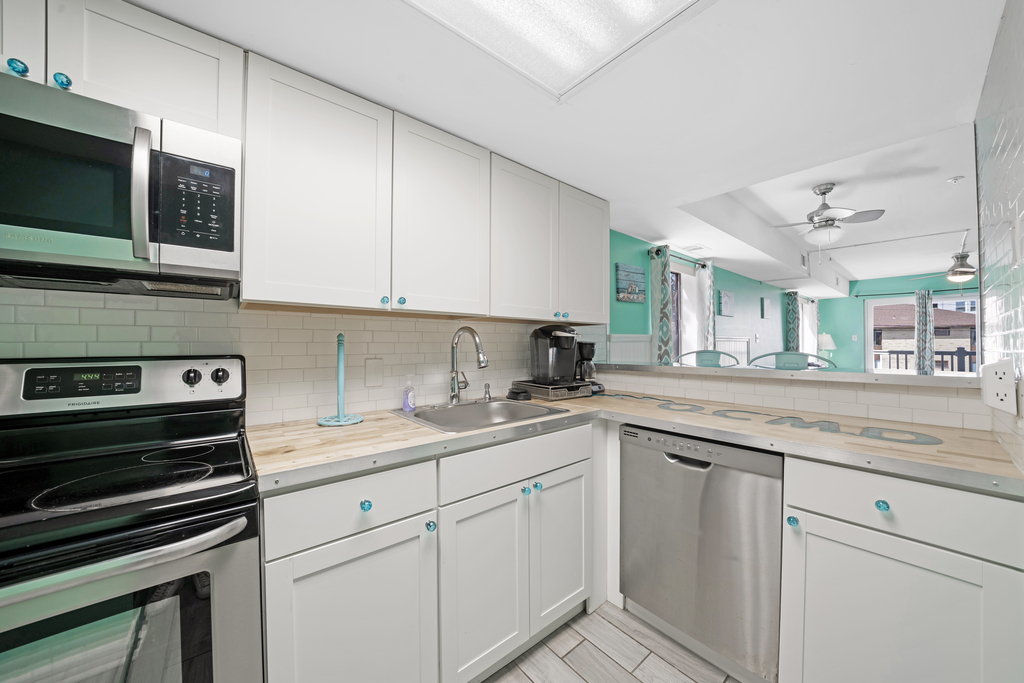 A well stocked kitchen, perfect for crafting your family's favorite meals!