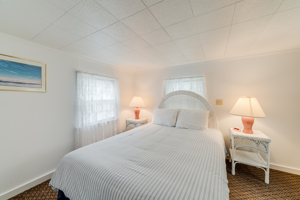 Sink into the Queen Bed at the day's end.