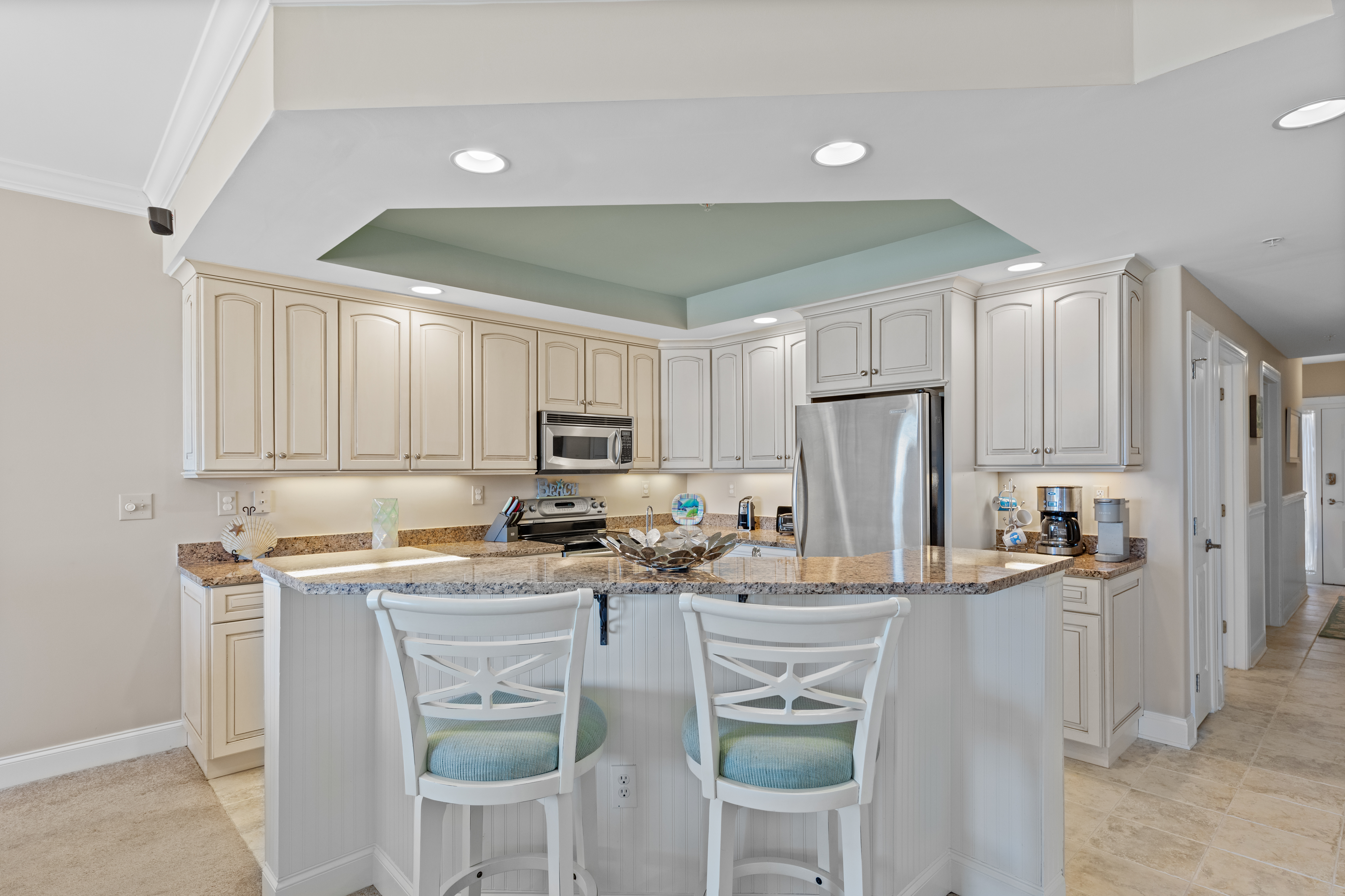 Grab a quick bite to eat at the Breakfast Bar before hitting the Beach!