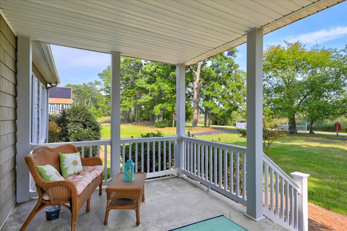 Tucked on a large Waterfront Log with gorgeous Shade Trees.