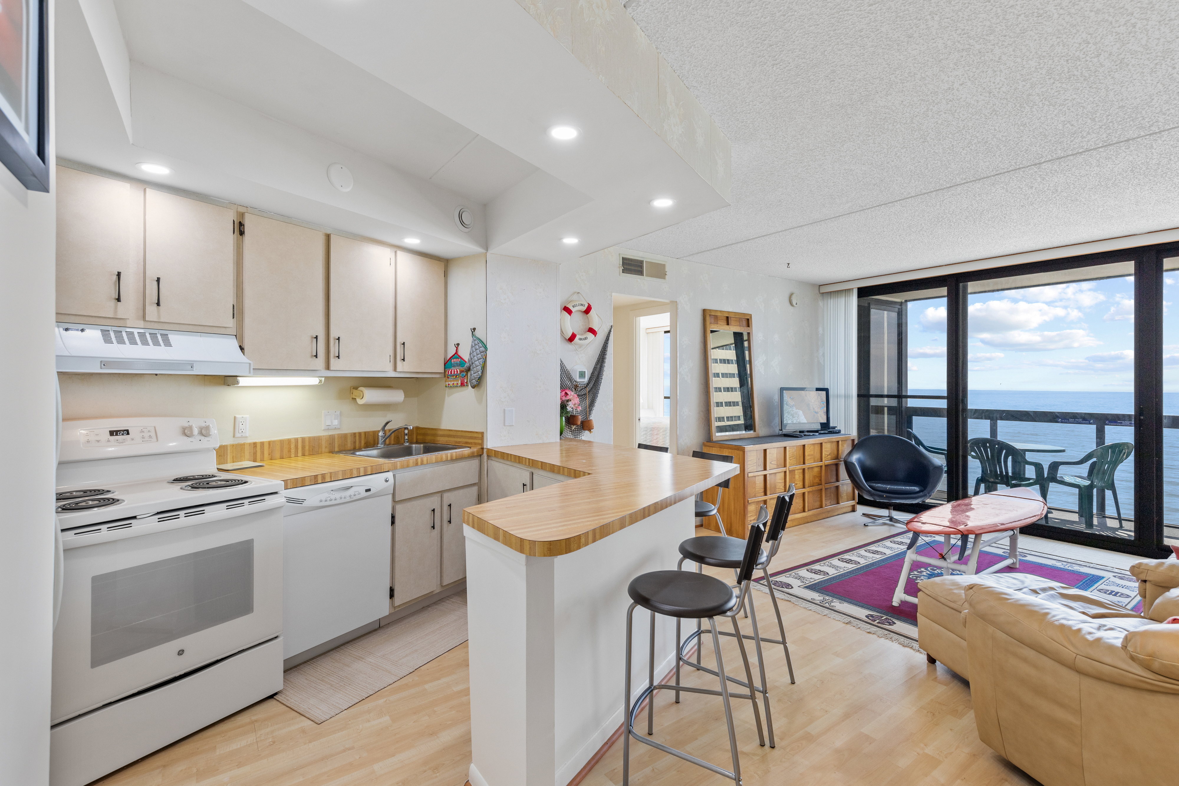 Beautiful and bright fully stocked kitchen.