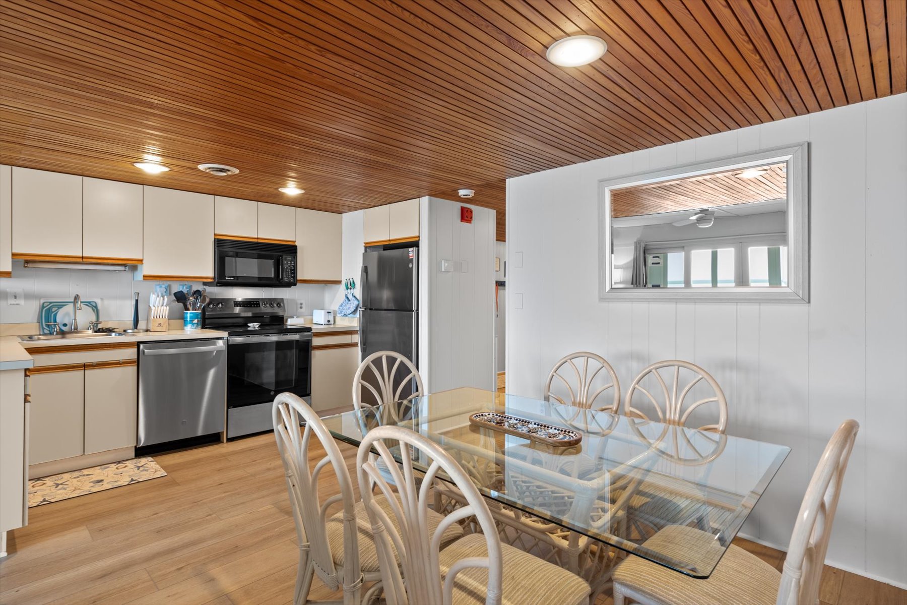 Grab takeout from the nearby restaurants and enjoy!