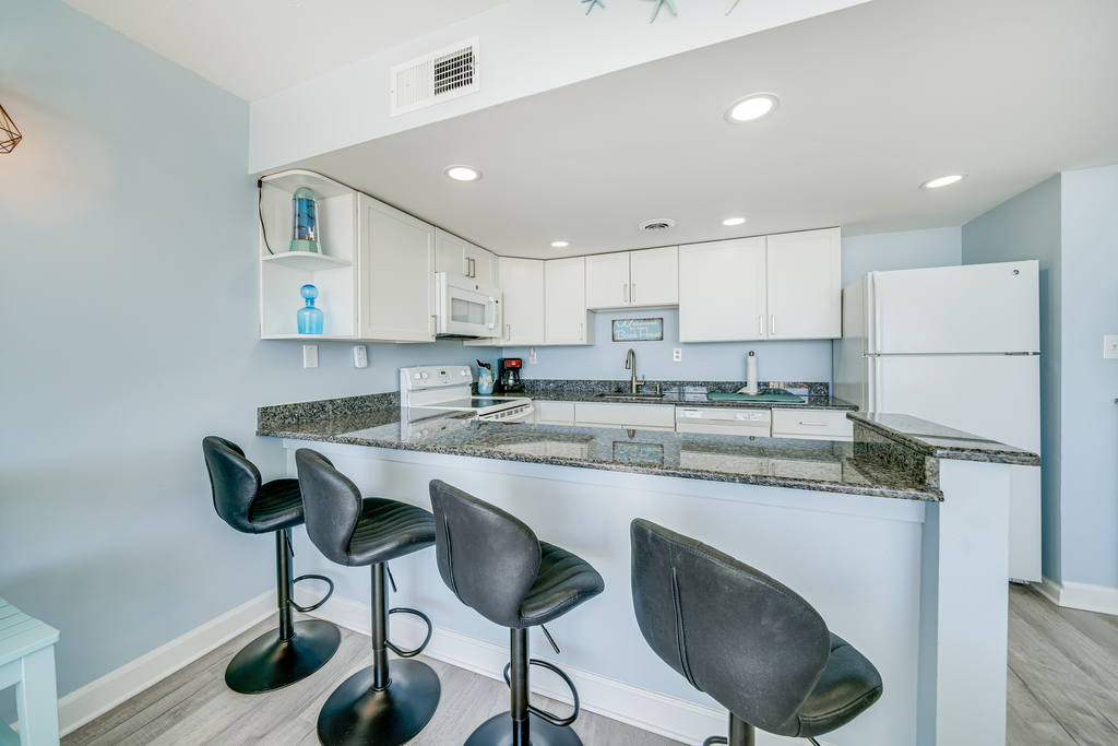 Before heading to the beach, stop by the Breakfast Bar for a quick snack!