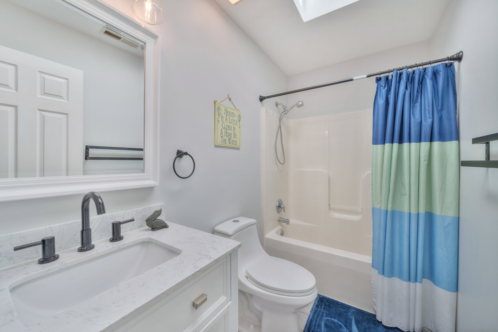 Full Bath 2 is shared and has a Tub/Shower Combo.