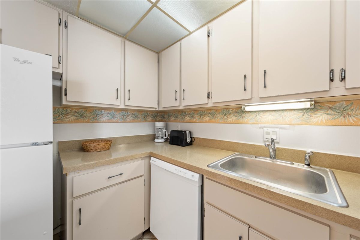 The Well-Stocked Kitchen is sure to make mealtime a Breeze!