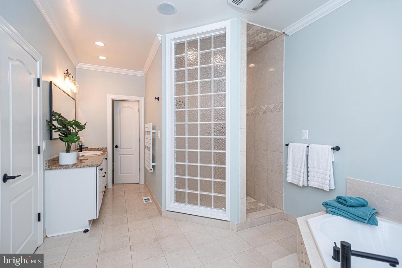 The Walk In Shower is a Dream!