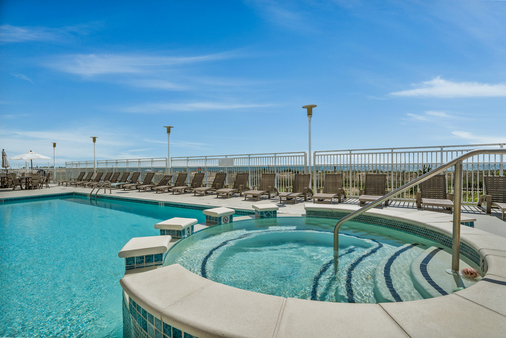and end your evenings relaxing in the Hot Tub