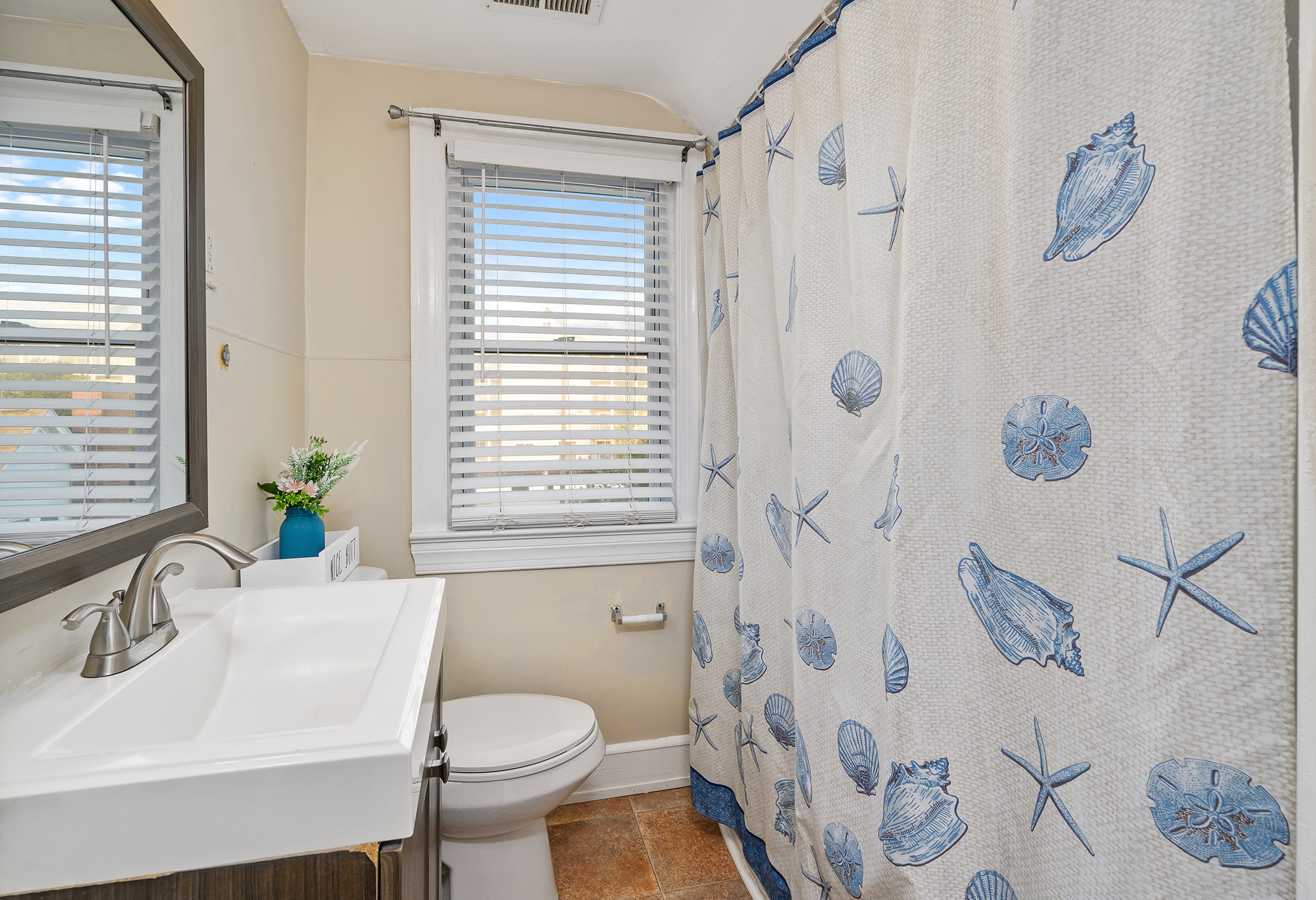 Full bathroom with tub/shower combo