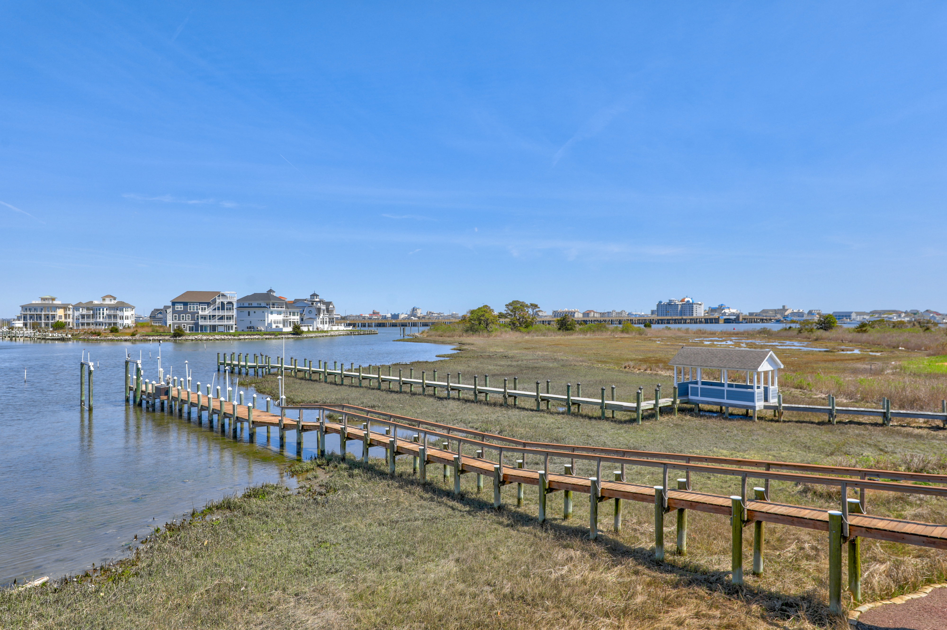 So close to the Marina's, who wouldn't love this?