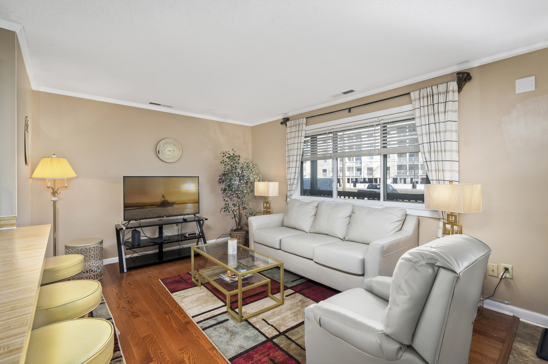 Relax and enjoy the AC, Free Wi-Fi and Flat Screen Roku TV.