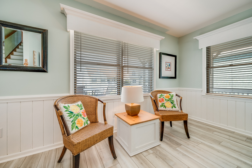 This adorable home sleeps 6 in pure comfort and style.