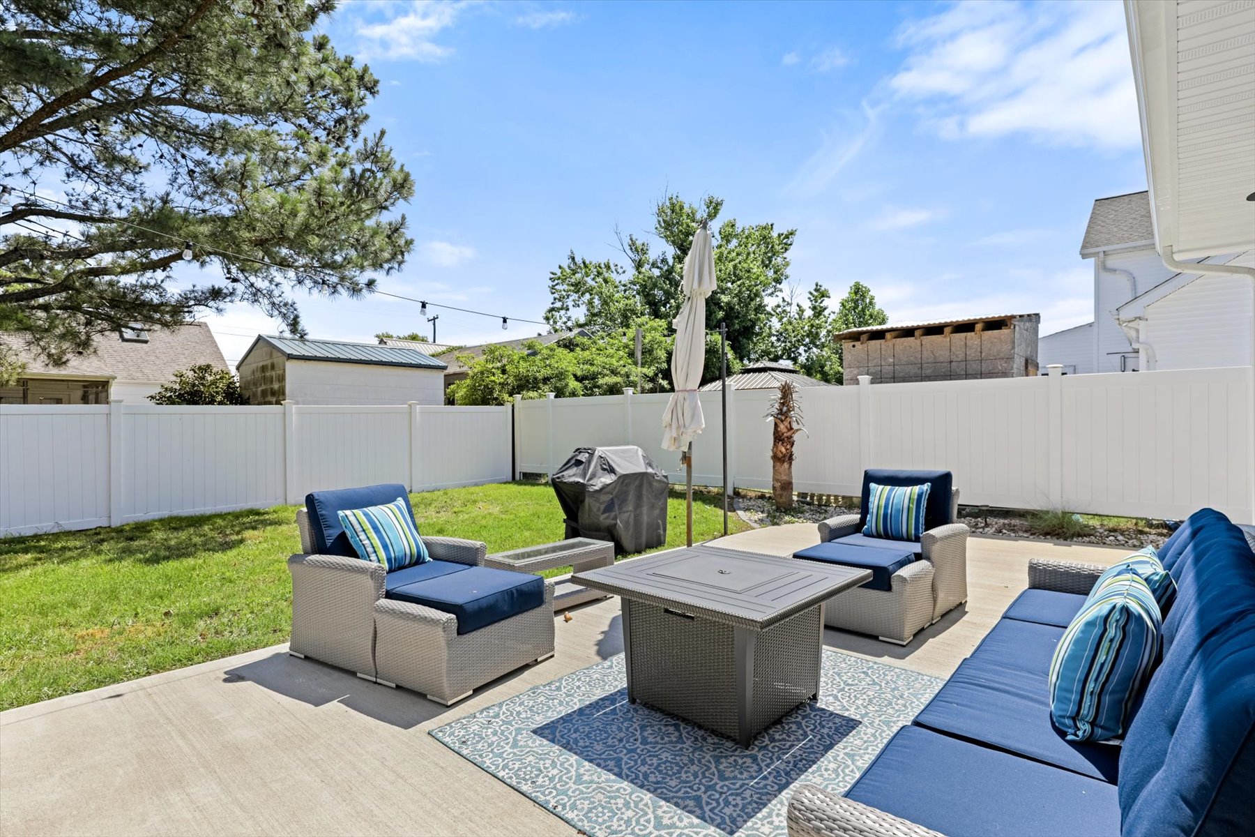 Begin and end every sweet Vacation Day right here!