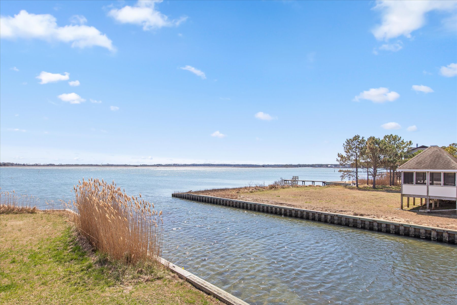 Paradise View is a veritable Waterfront Wonderland!