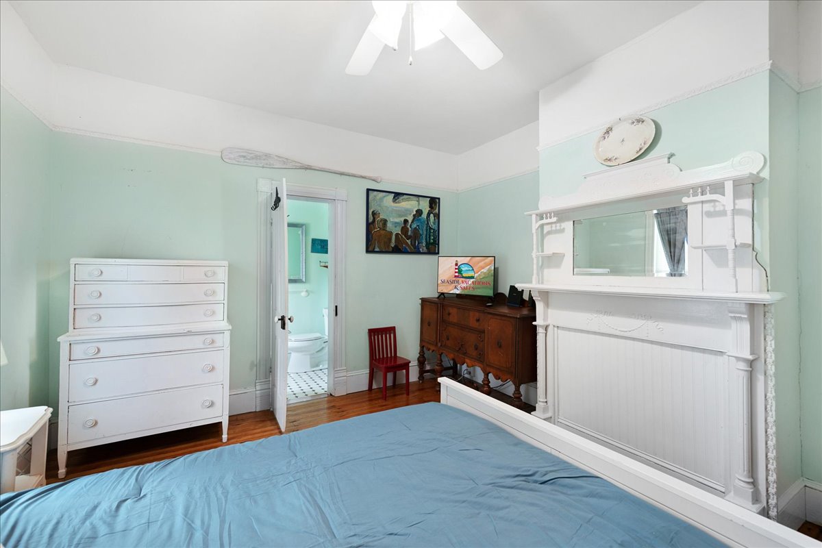 Flat Screen Smart TV and Private Full Bath.