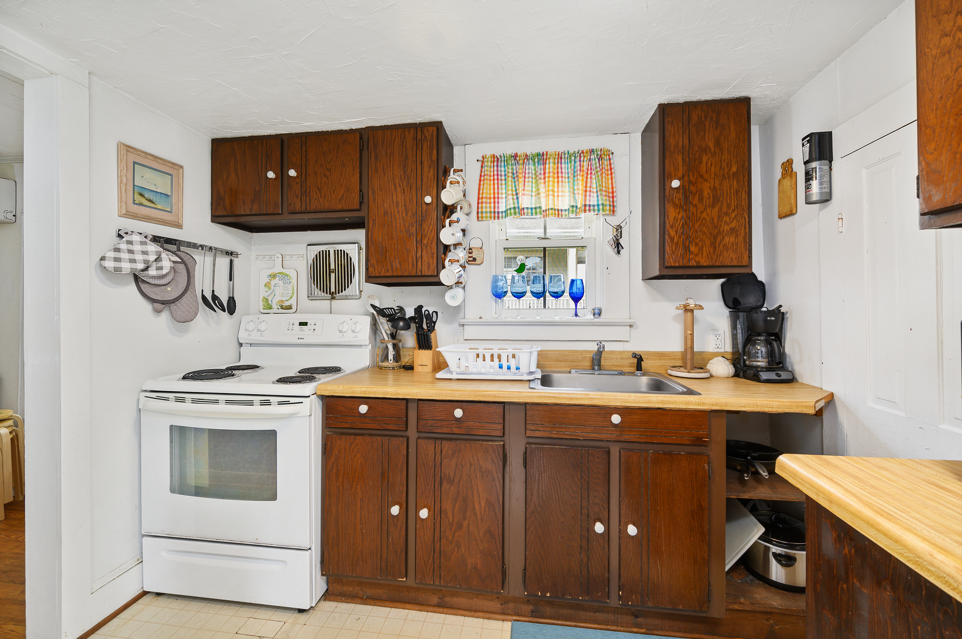 Country Kitchen has all you need to make mealtime a bay breeze.