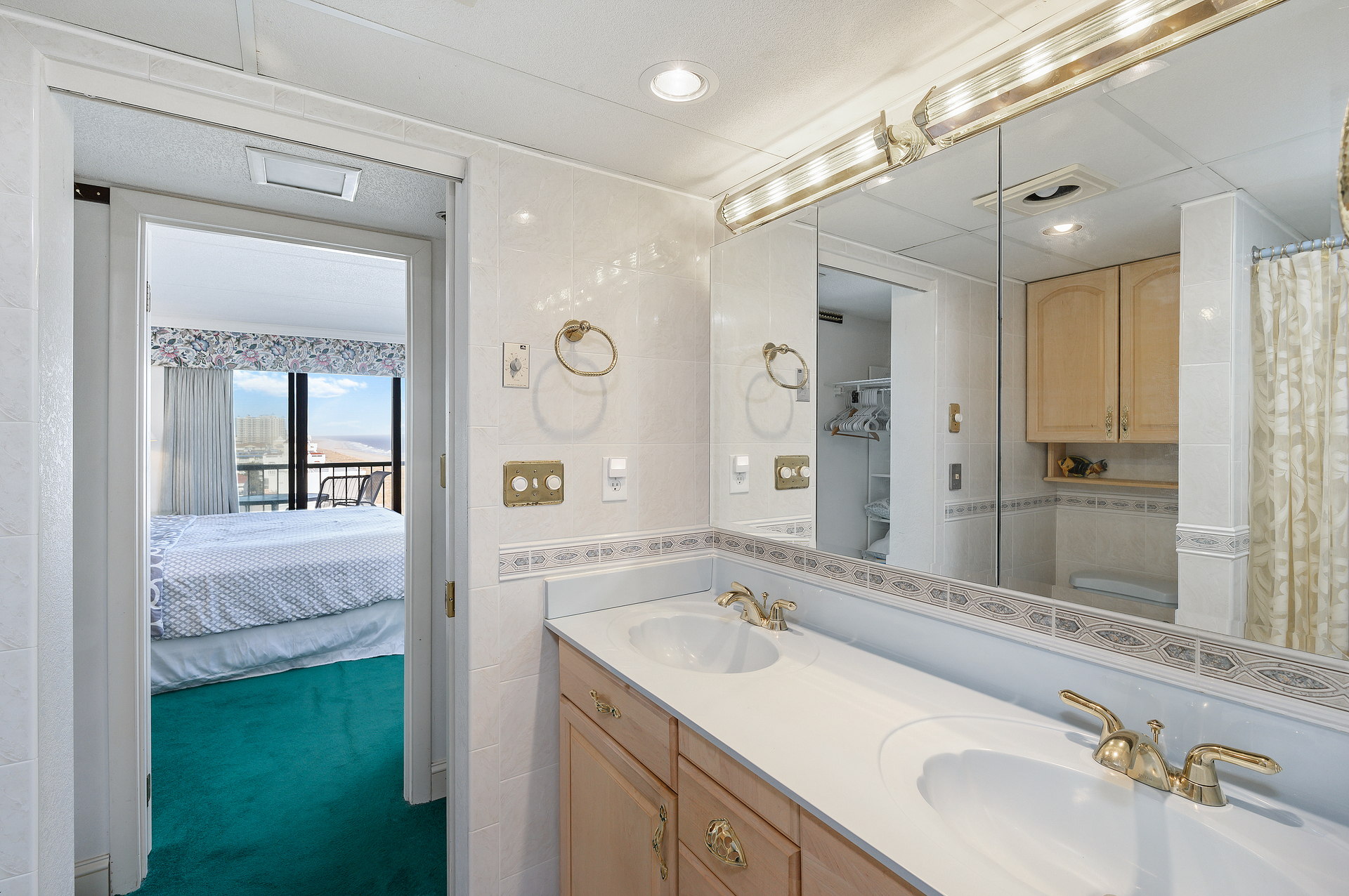 Dual Sinks in the Primary Bath allow you to have room for everyone to get ready at the same time before heading to the beach