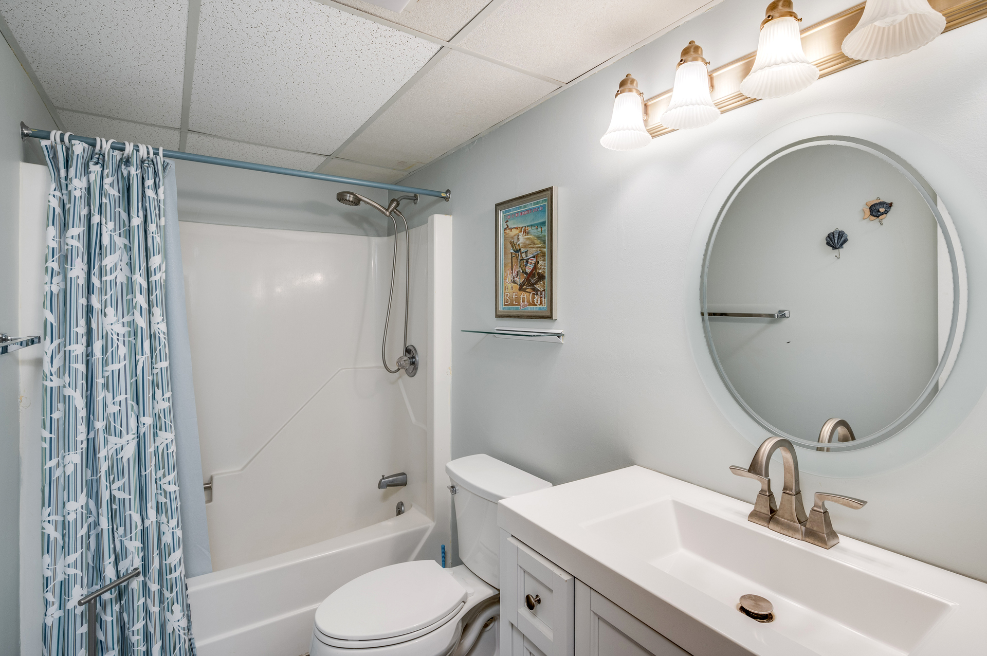 Freshen up after long days in the sun with this full bath with shower/tub combo!