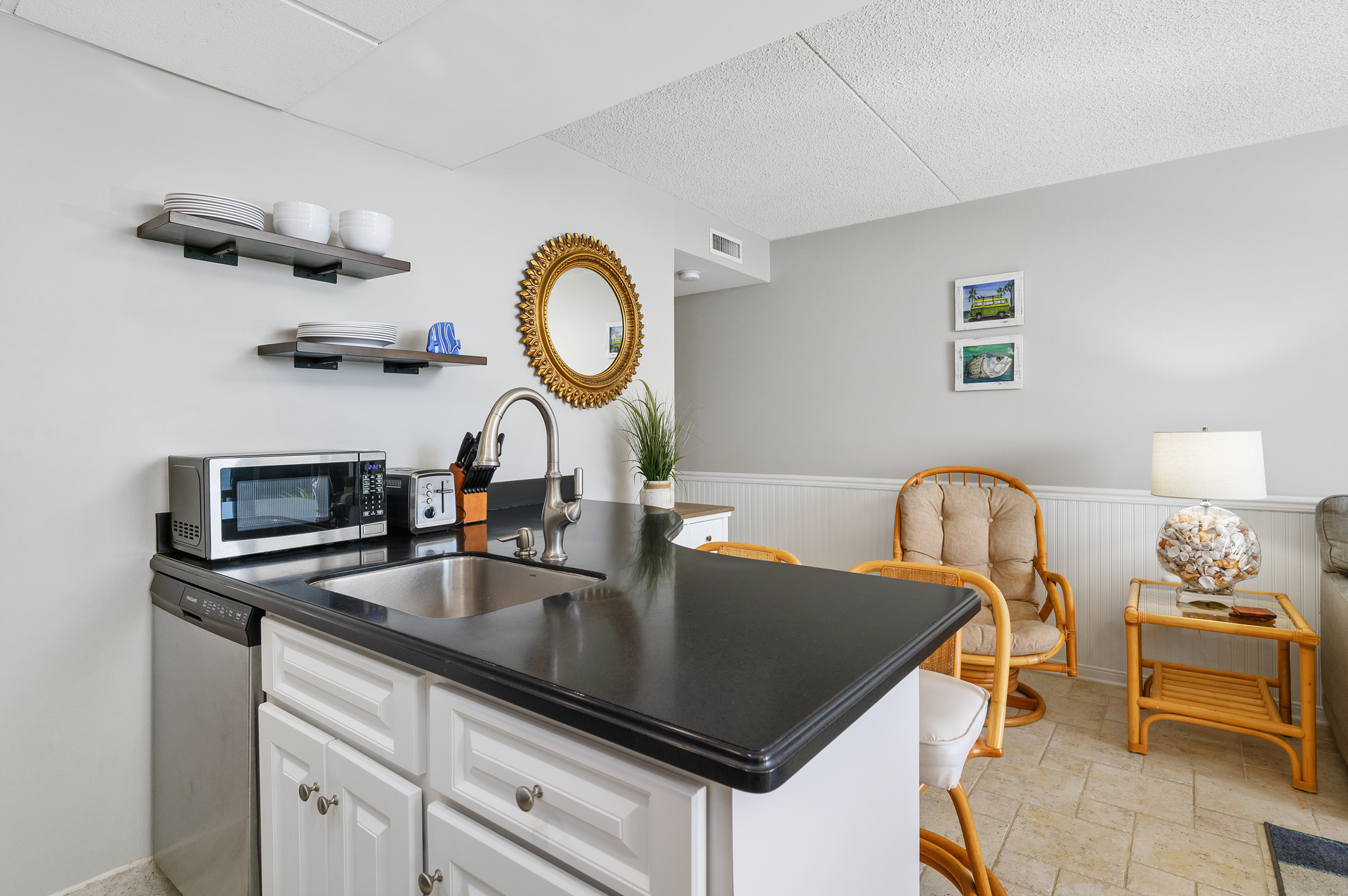 Grab a quick bite before hitting the beach!