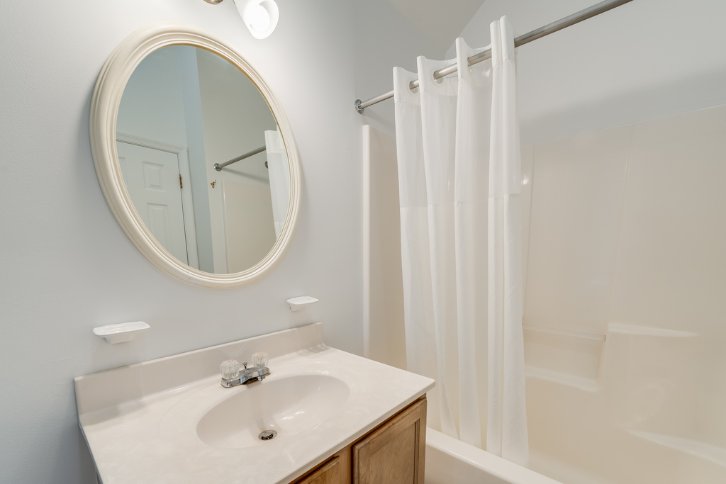Full Bath with Tub/Shower Combo.