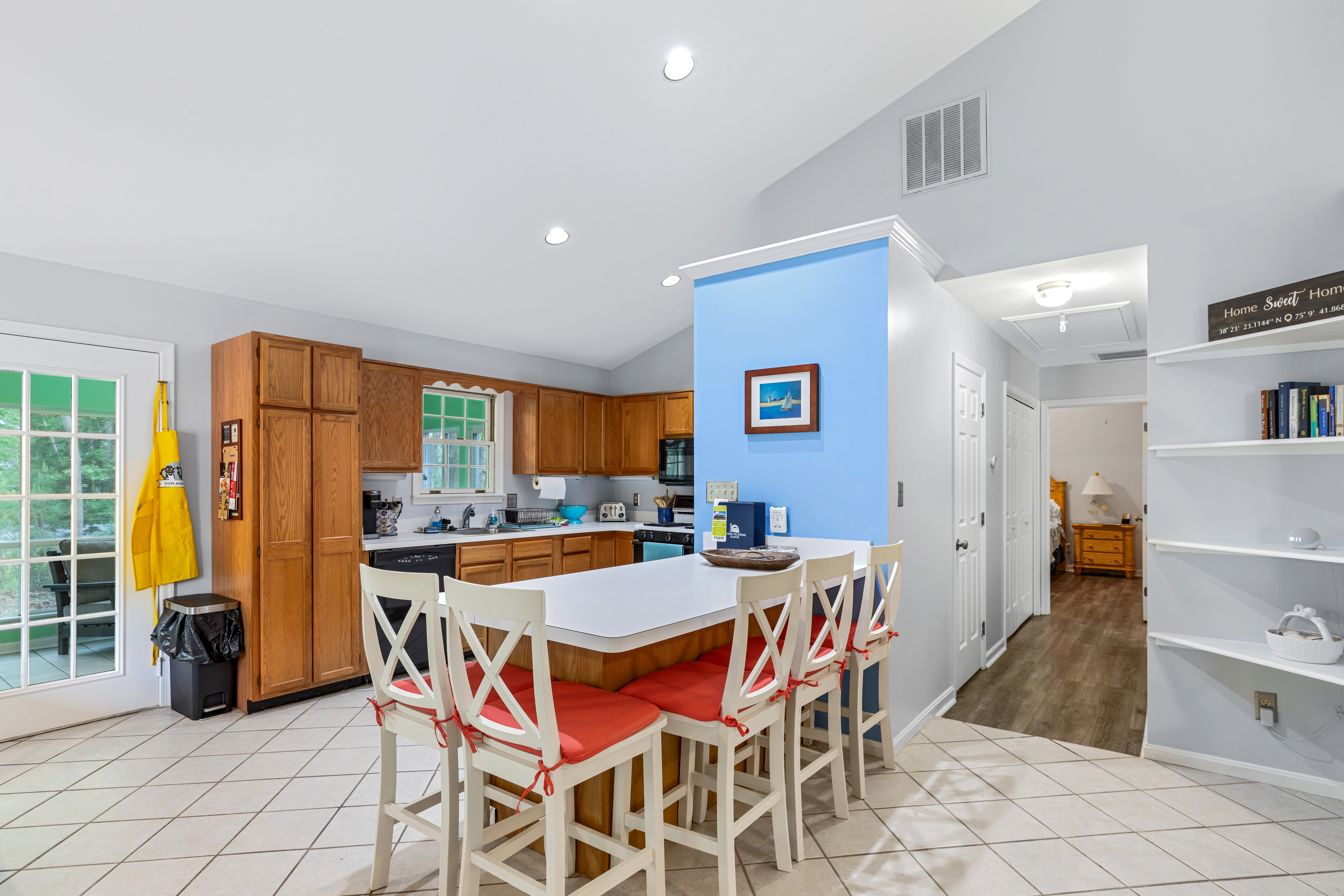 Grab a quick bite at the Breakfast Bar before hitting the Beach!