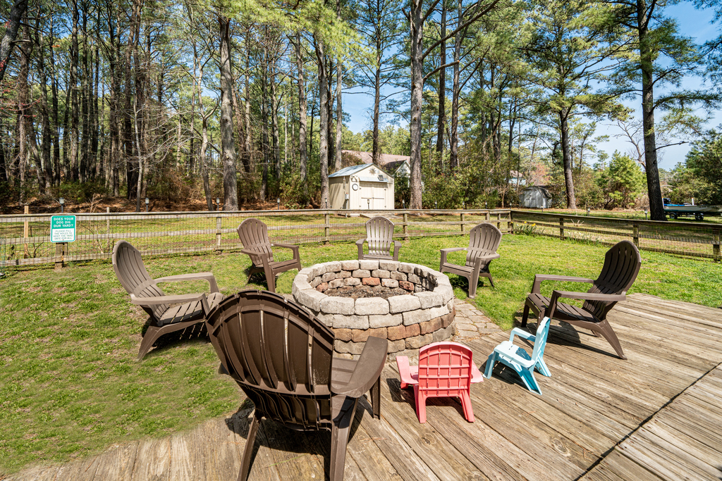 Dine Al Fresco and toast marshmallows over an awesome fire.