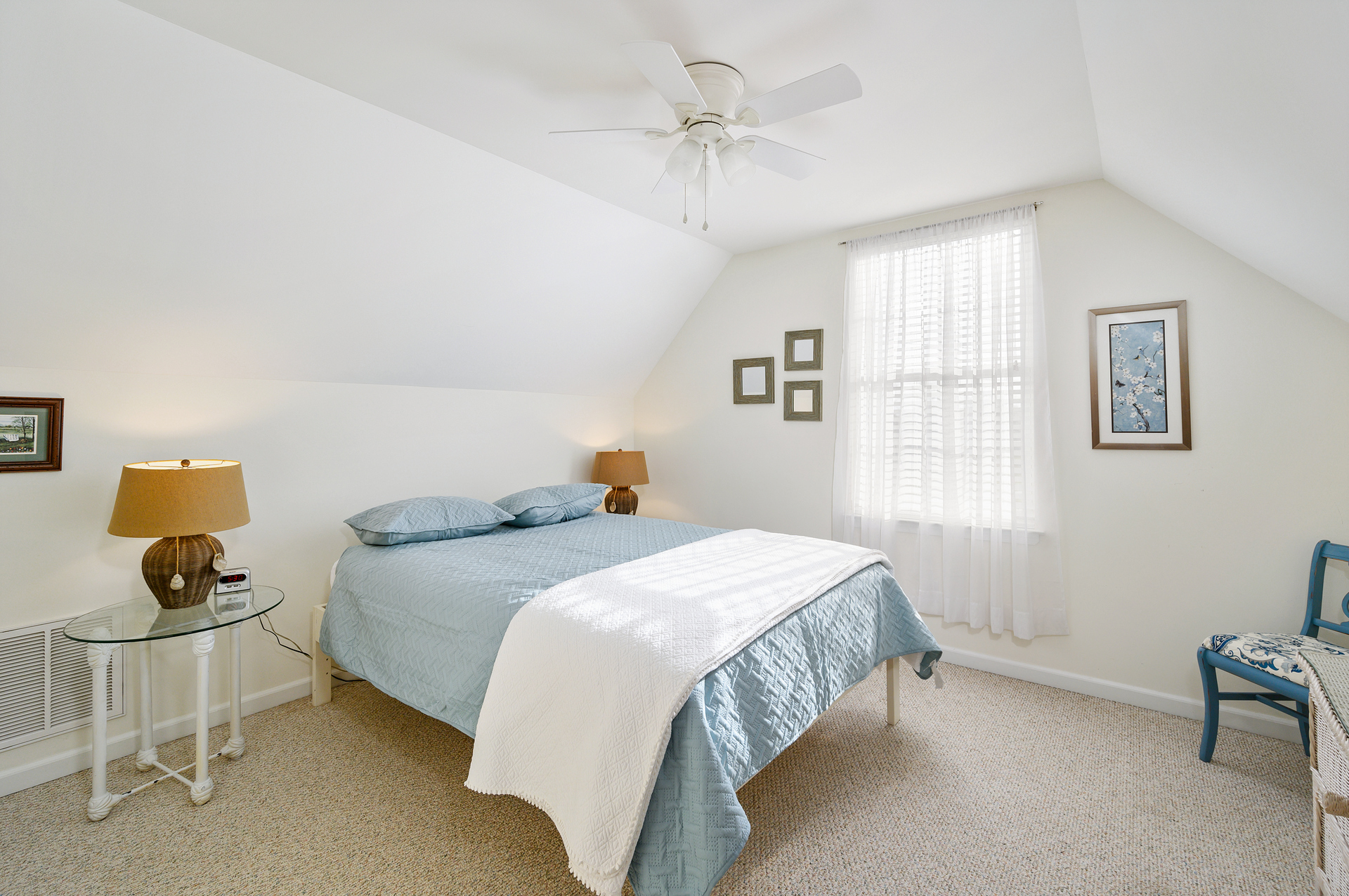 Another comfy Queen Bed adorned in beachy blues.