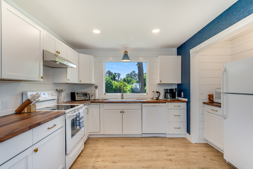 Well-stocked Kitchen with all the comforts of home.