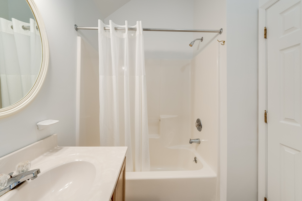 Full Bath with Tub/Shower Combo.