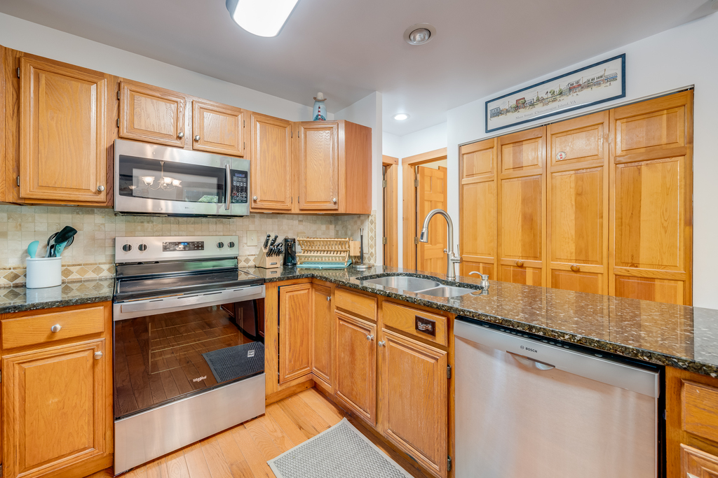 Whipping up family meals will be easy breezy in the well-equipped Kitchen!