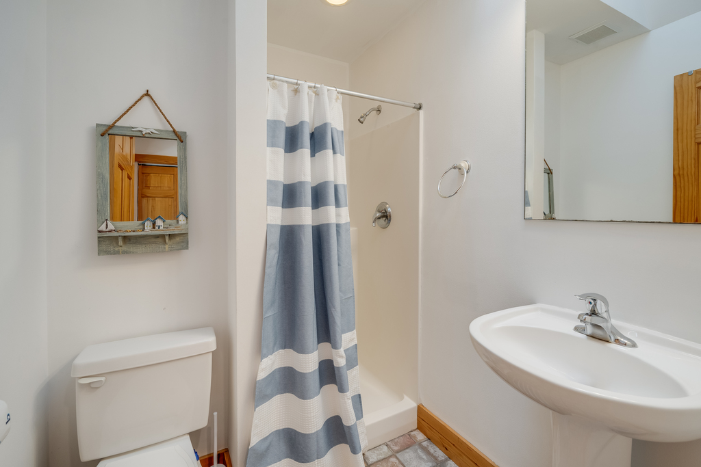 En-Suite Full Bath 4 also has a Walk-in Shower.