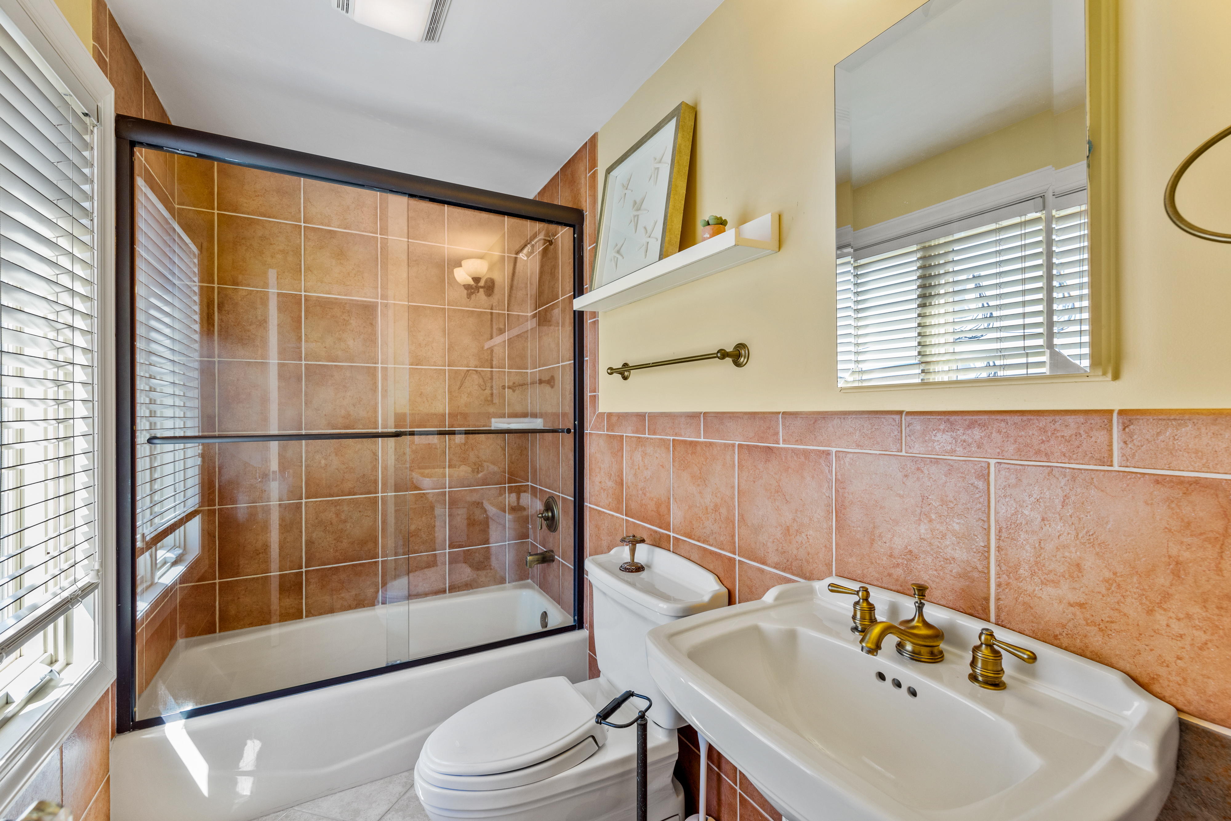 Bedroom 2's ensuite Bathroom.