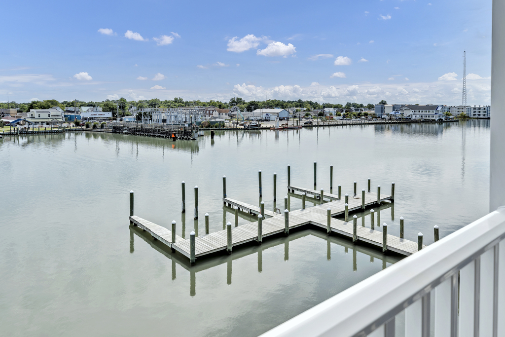 Brand New Dock - Boat slip yours with rental!