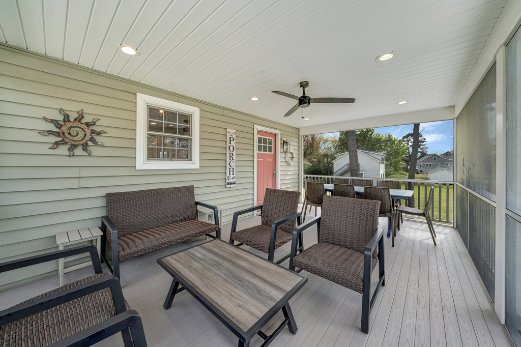 It's always Happy Hour at EVENTIDE!