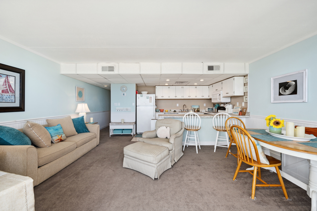 This charming Condo, decorated in soothing Seaside colors, comfortably sleeps 4 adults and 2 children without breaking the bank!