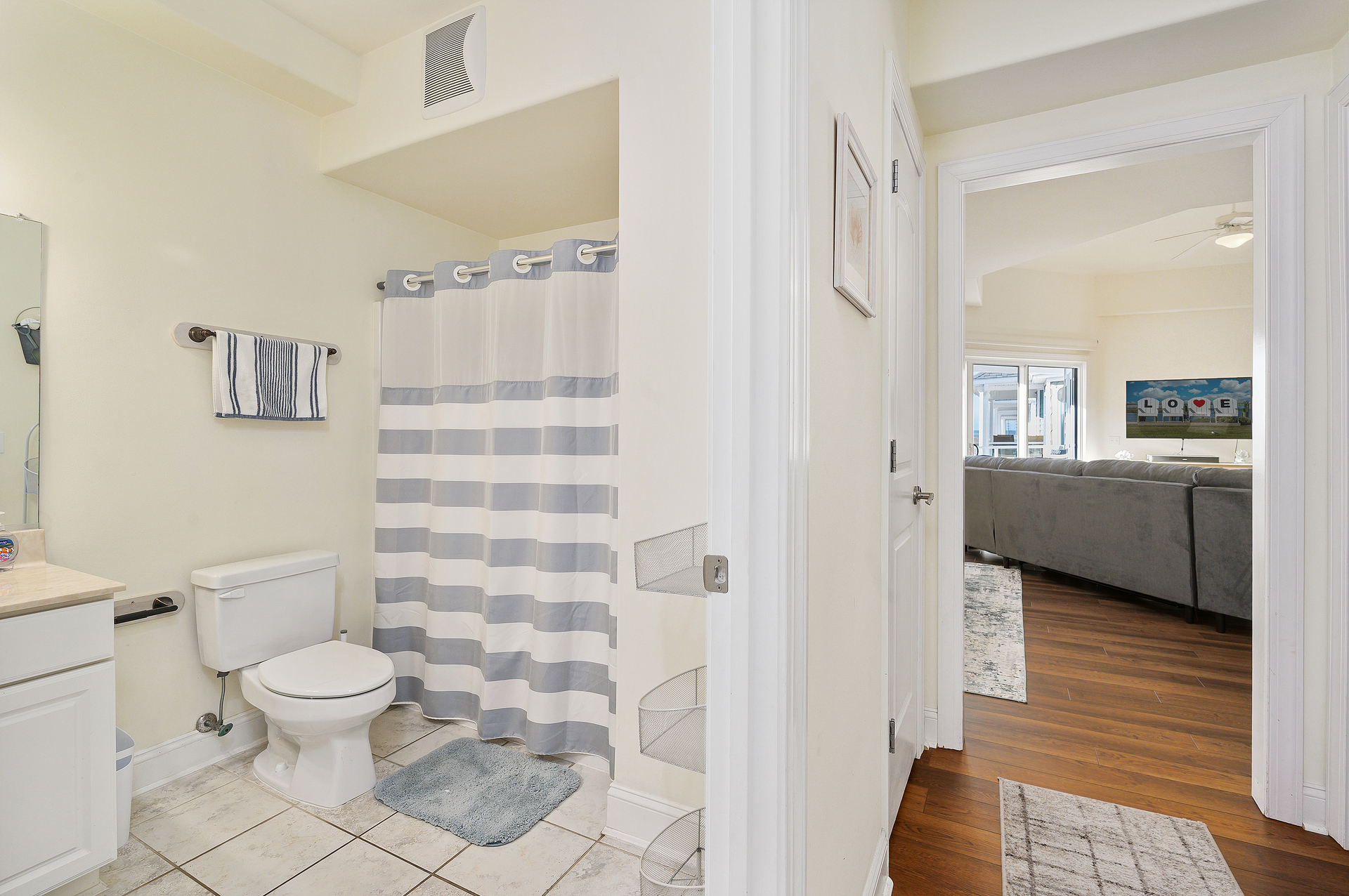 Full Bath 2 has a Tub/Shower Combo.