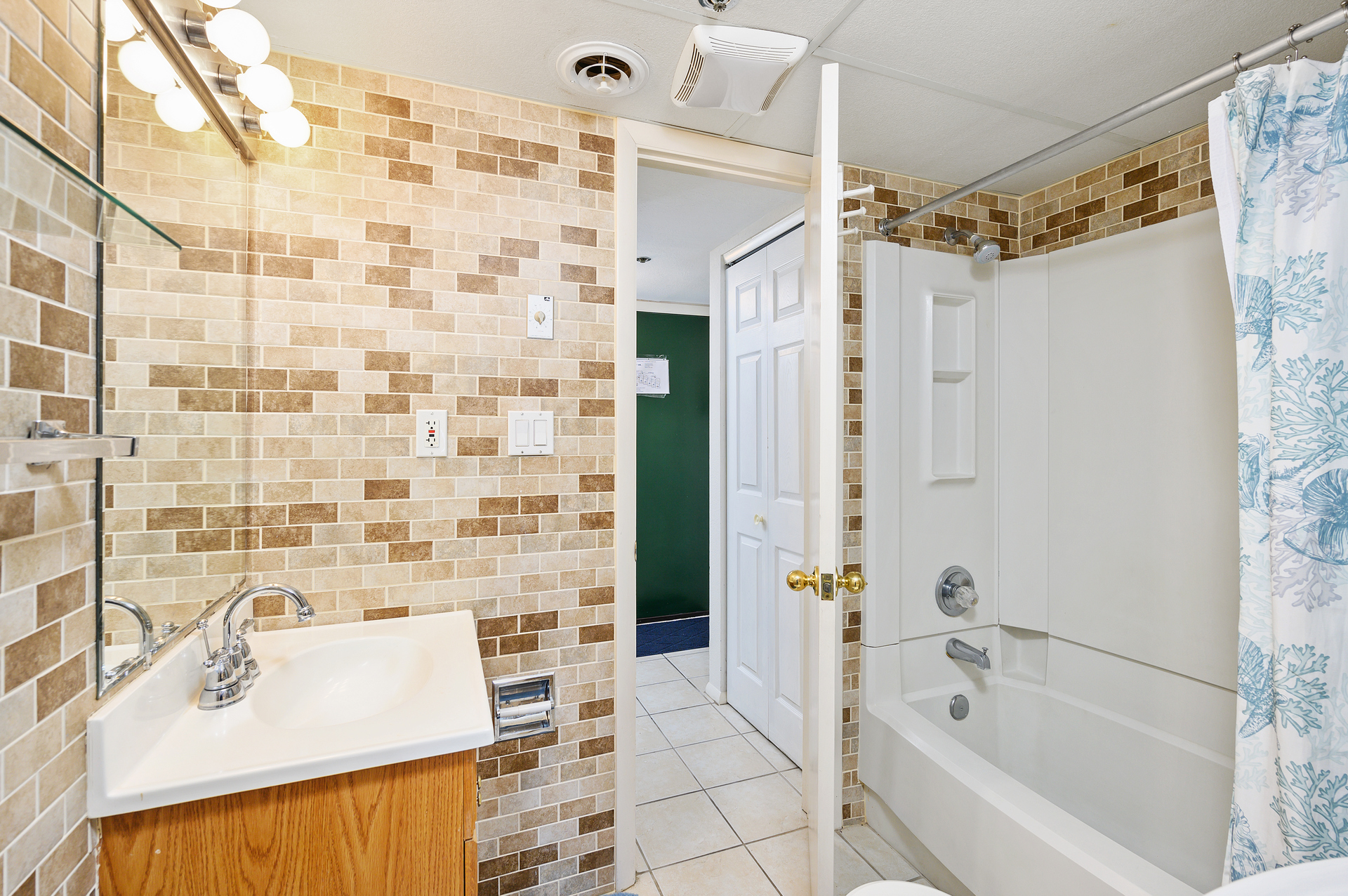 The 2nd Bath has Custom Tile too, as well as a Shower/Tub Combo.